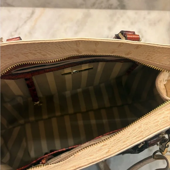 Elegant Brahmin Crocodile-Embossed Handbag - Cream and Brown Shoulder Bags